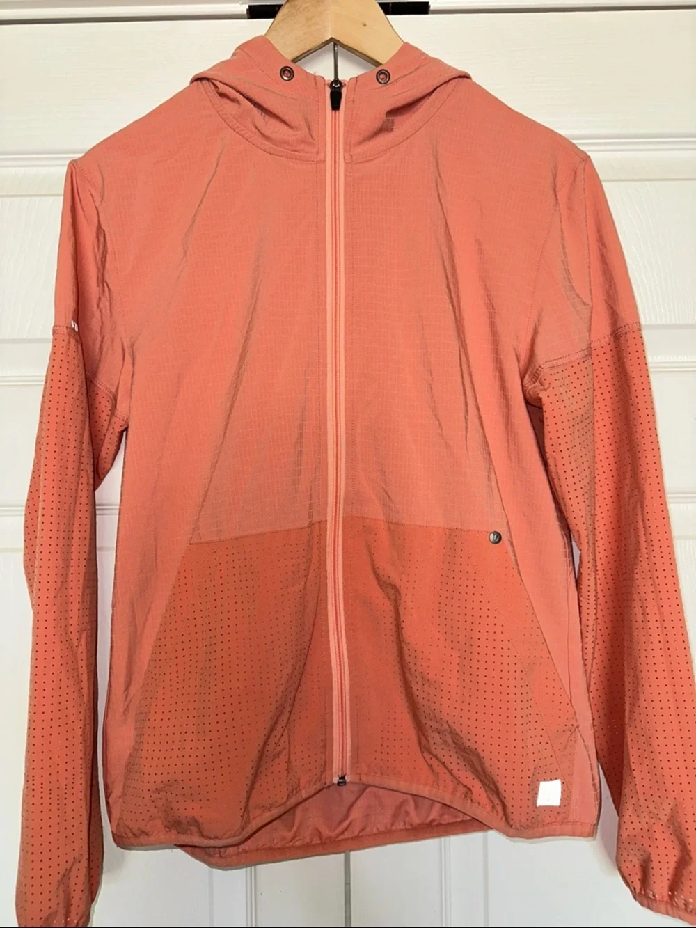Vuori Stonesteps Hooded Windbreaker Jacket in Sunset, size Small EUC - Picture 3 of 13